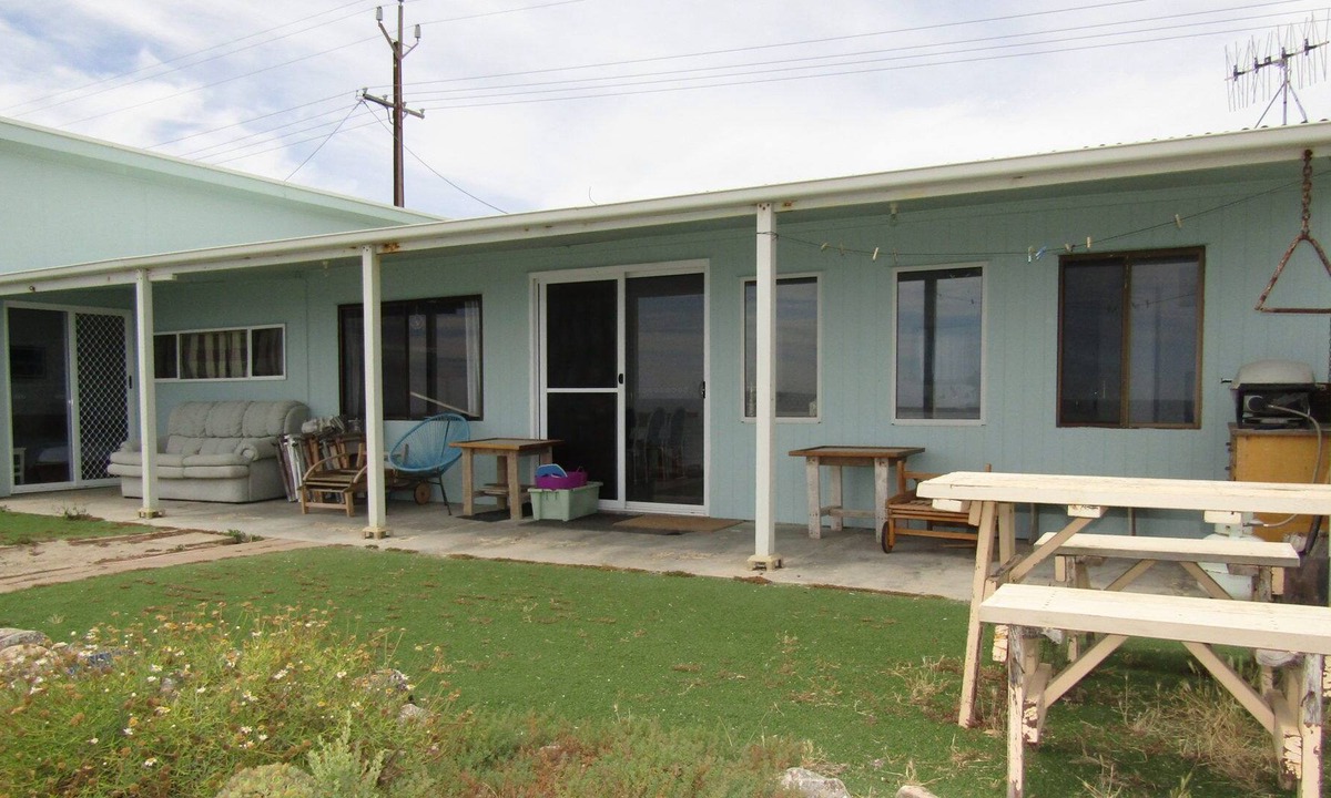 Para Wurlie House | Sibly's ~ Absolute beachfront shack *OFF PEAK SPECIALS*