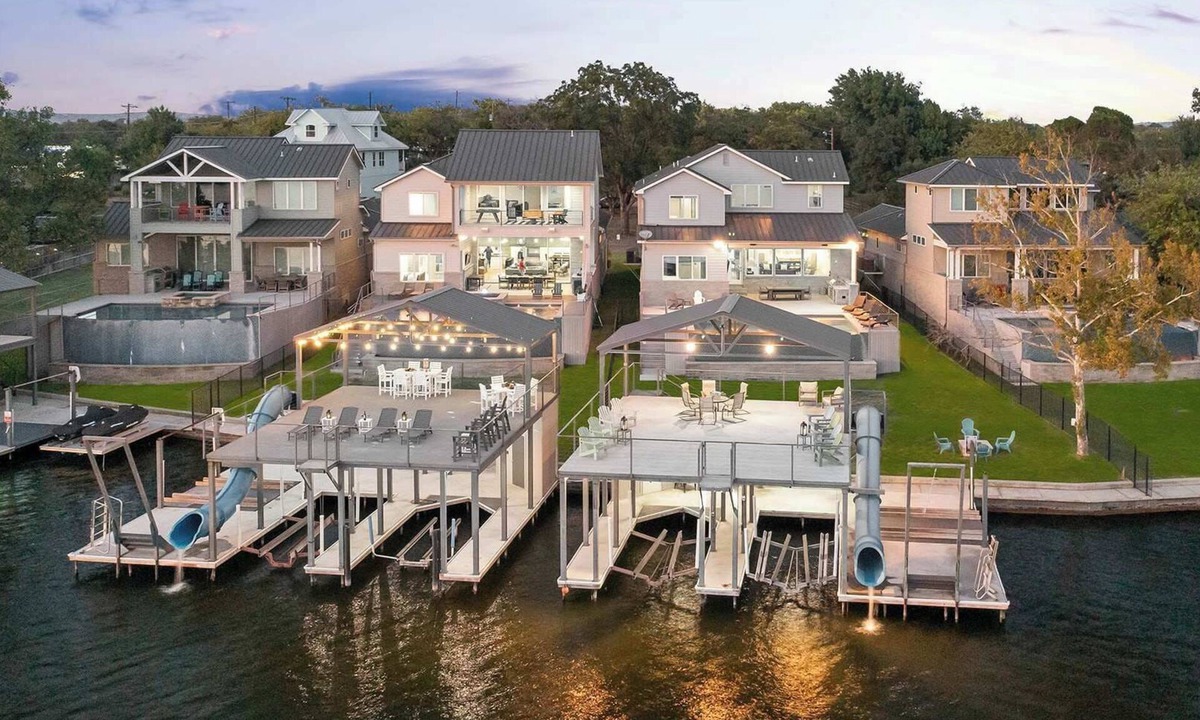 Kingsland House | Side by Side Lux Homes } Concierge Services