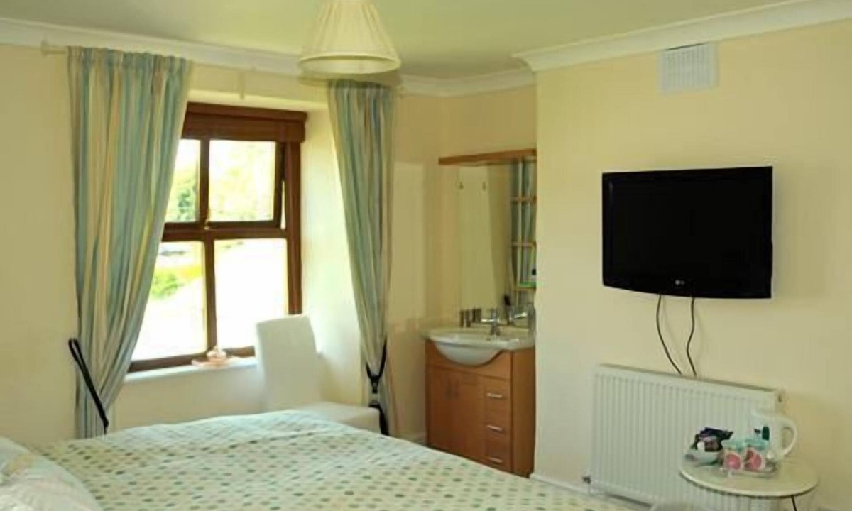 Bangor Bed & Breakfast | Side Room is a Double/Twin with a private bathroom