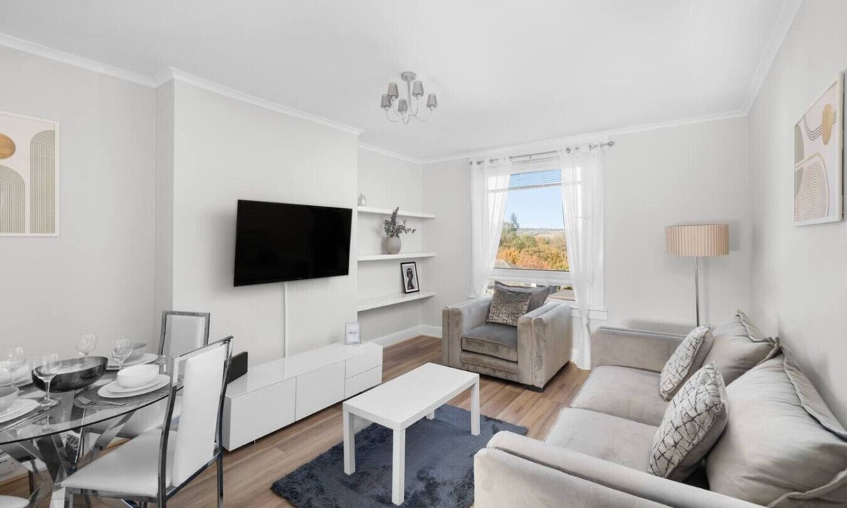 Murthill Apartment | Sidlaw View - 3 Bed with Style