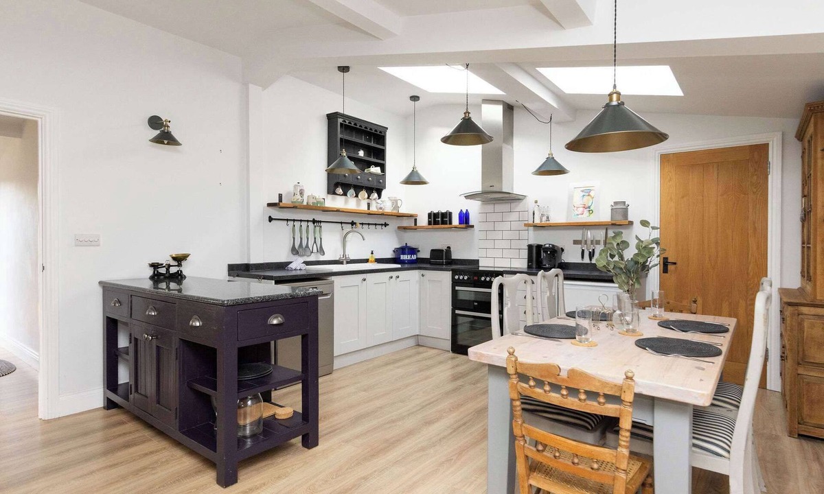 Sidlesham House | Sidlesham Hideaway, Logburner & Garden