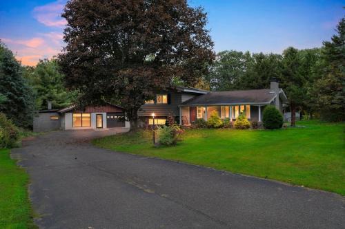 Unadilla House | Sidney Lodging home