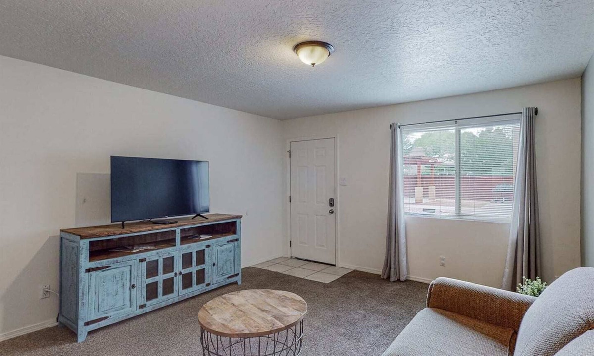 West Old Town Apartment | Sienna Square, near Old Town