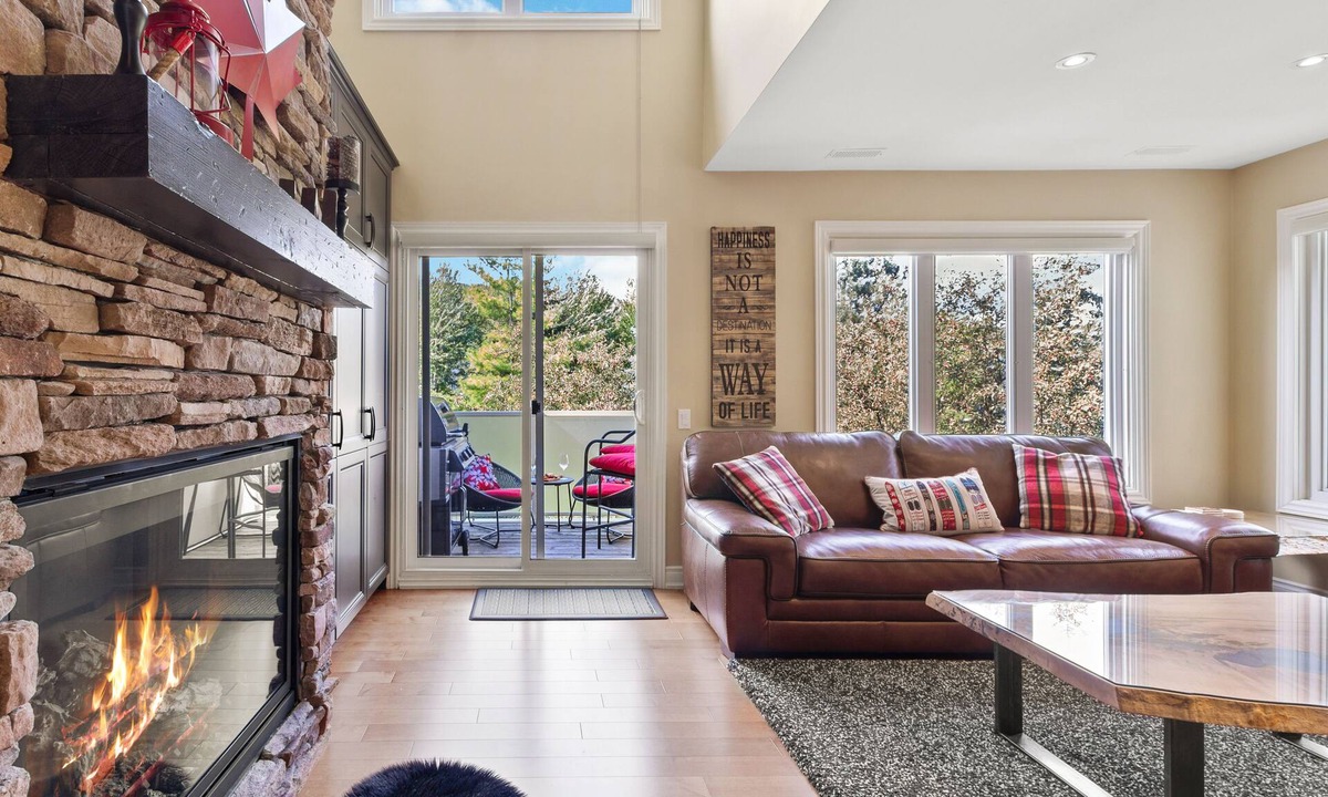 The Blue Mountains Hotel | Sierra Lane Condos