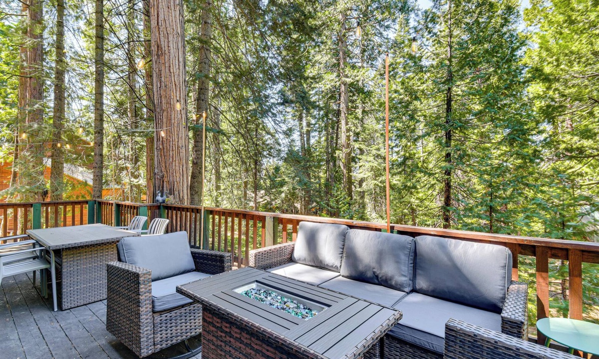 Camp Connell House | Sierra Nevada at Your Doorstep! Big Trees Cabin