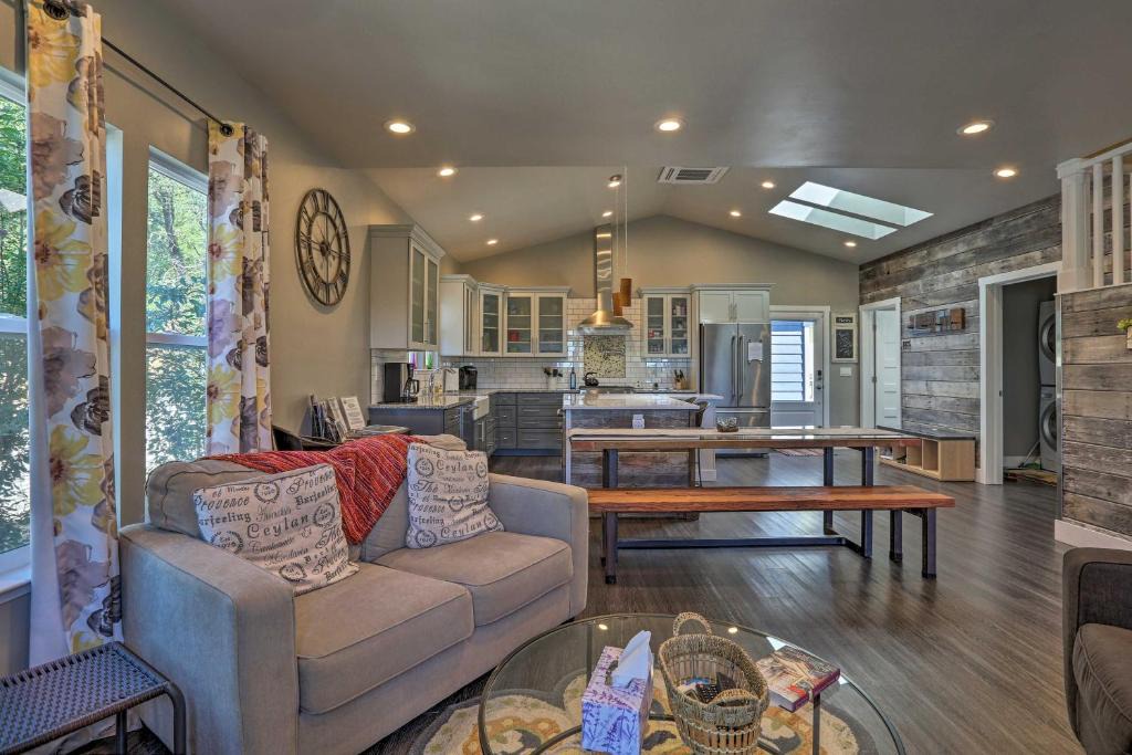 Diamond Springs House | ‘Sierra Sunset Inn’ - 3 Miles to Placerville!