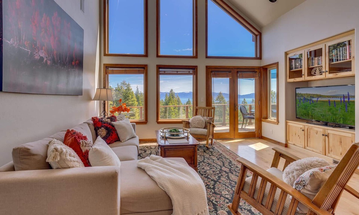 Talmont House | Sierra Vista - Lakeview - TLUXP