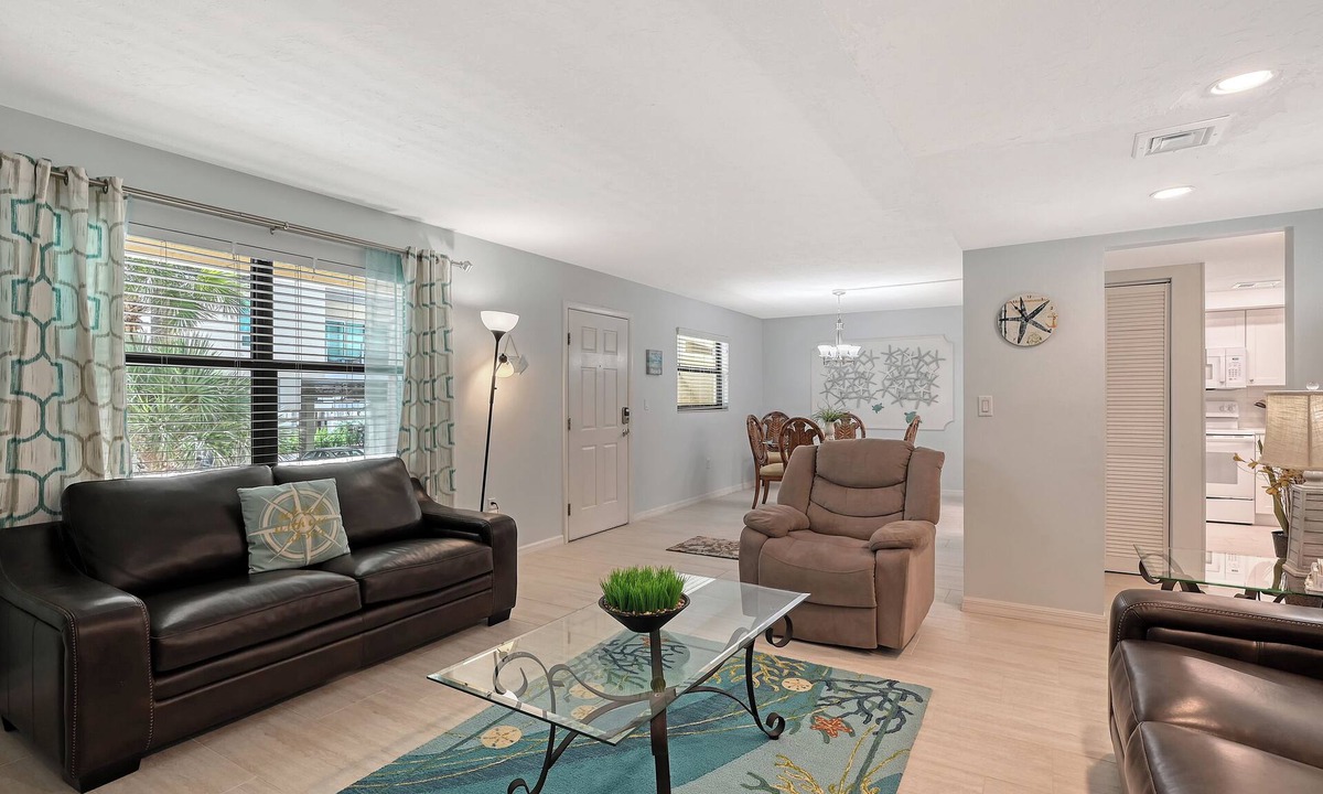 Siesta Key Condo | Siesta Key Beachfront Vacation Condo - great value and many amenities!