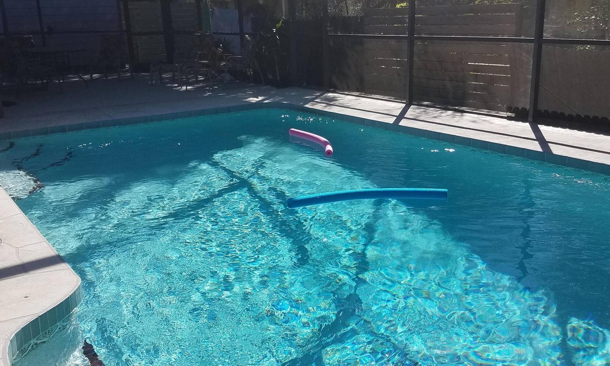 Riverview Estates House | Siesta Key Master suite 1 Lg BR & 1 large bonus rm w bed Heated Pool & Pets ok