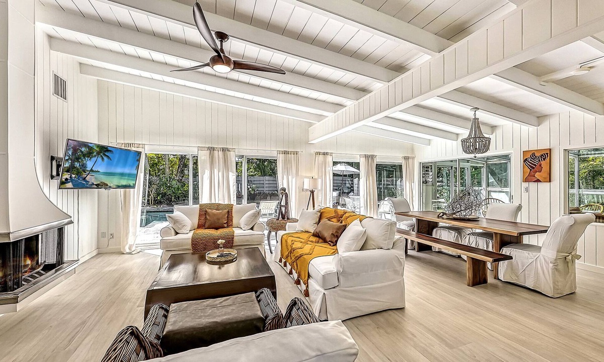 Bay Isle House | Siesta Key Oasis with a pool