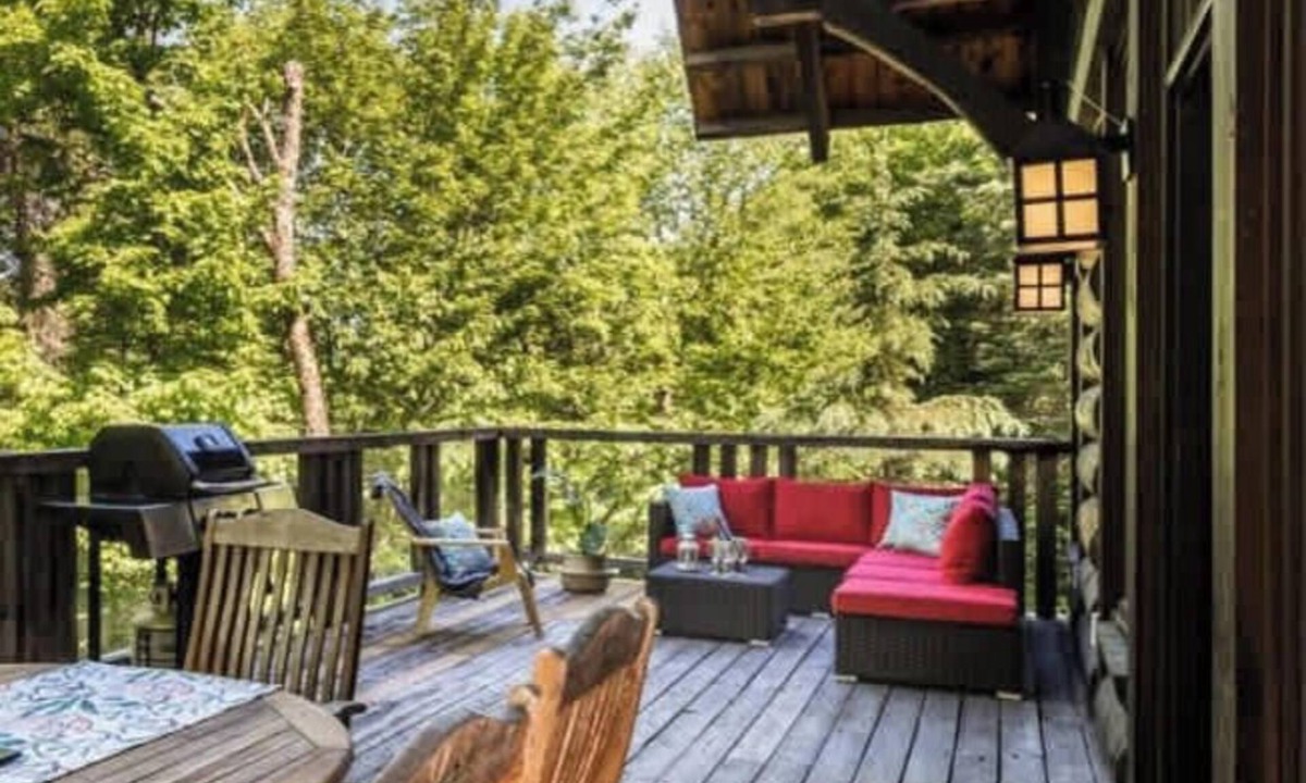 Lac-Superieur Ski Chalet | Signature Chalet | Spa, Sauna & Fireplace at Eko59