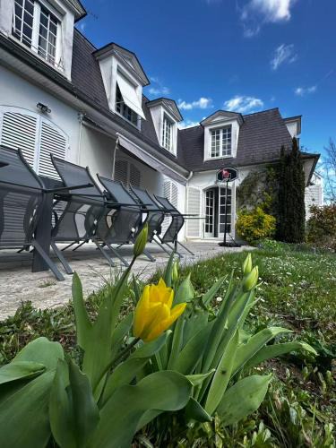 Le Vesinet House | Signature Residence, 5 Bedroom Detached House 1000 square meters,15 min to Paris by Metro