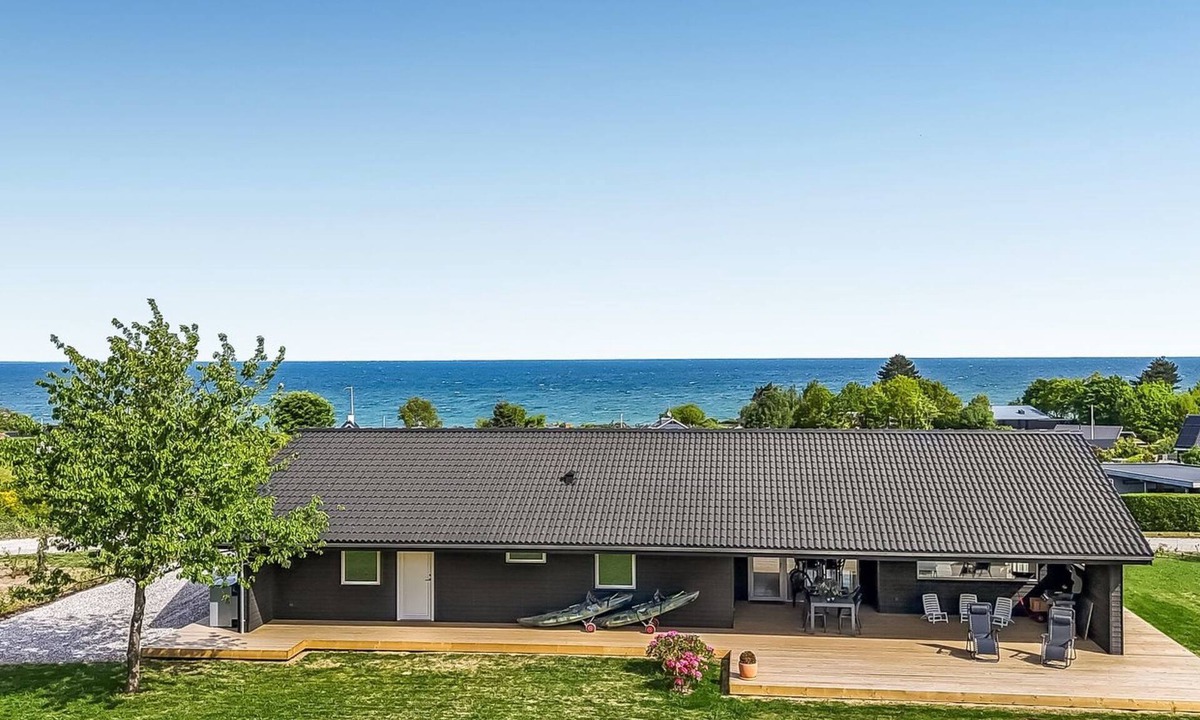 Allingabro House | "Siljan" - 400m from the sea by Interhome