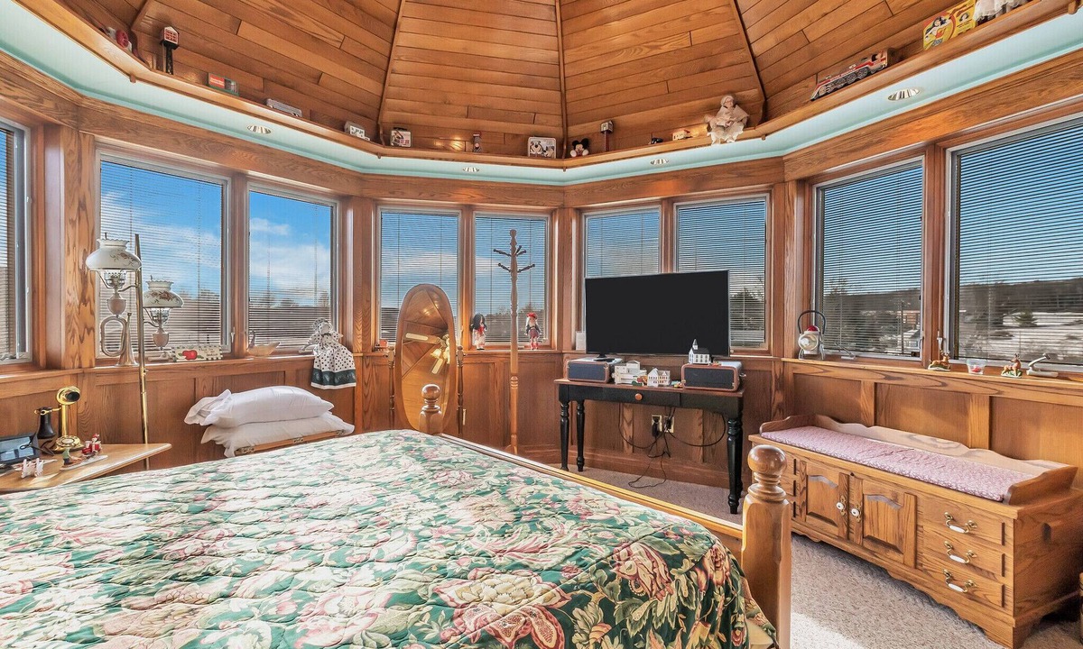 Clarks Summit House | Silo Suite - Red Barn Village