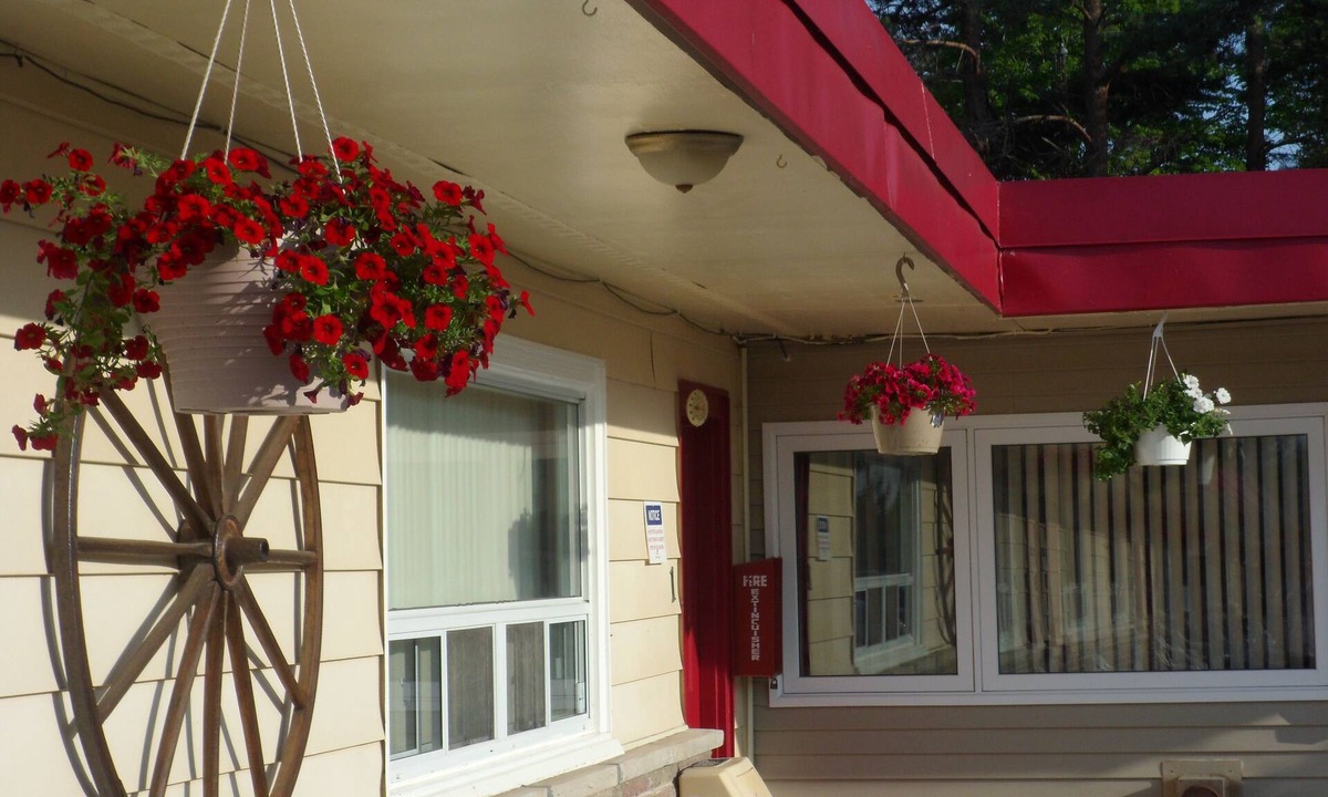 Central Huron Hotel | Silver Birch Motel