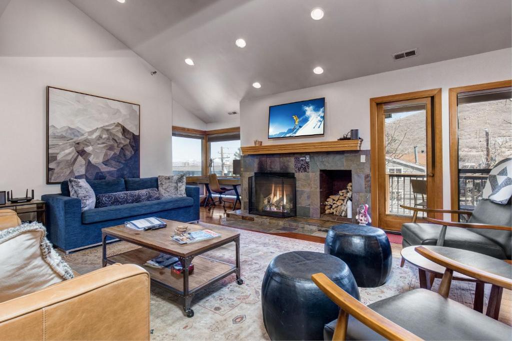 North Park City Apartment | Silver Cliff Village 205