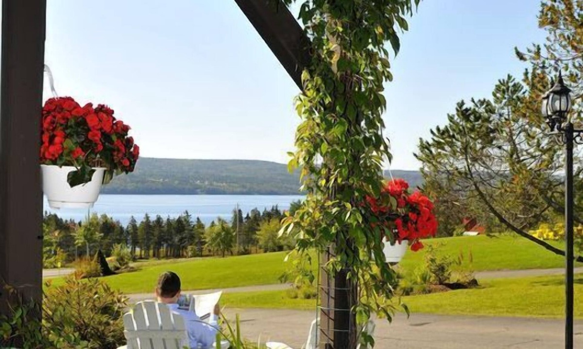 Baddeck Hotel | Silver Dart Lodge