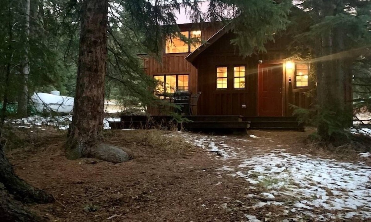 Cooke City-Silver Gate Cabin | Silver Falls—1 mile to Yellowstone, a spacious, quiet retreat near Lamar Valley