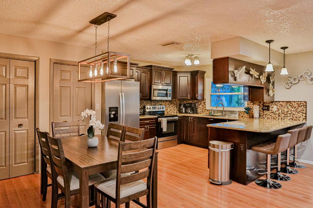 Palm Harbor House | Silver Lagoon