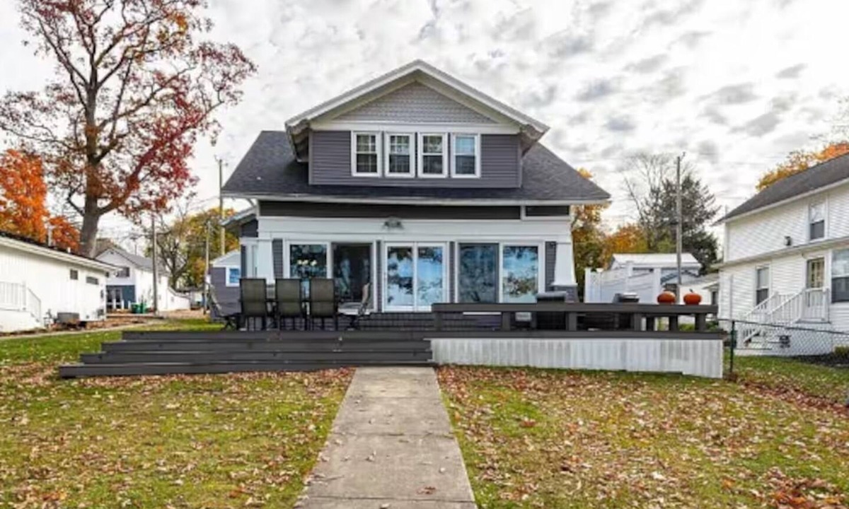 Perry House | Silver Lake Waterfront Escape