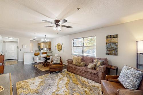 Table Rock Apartment | Silver Linings at Pointe Royale