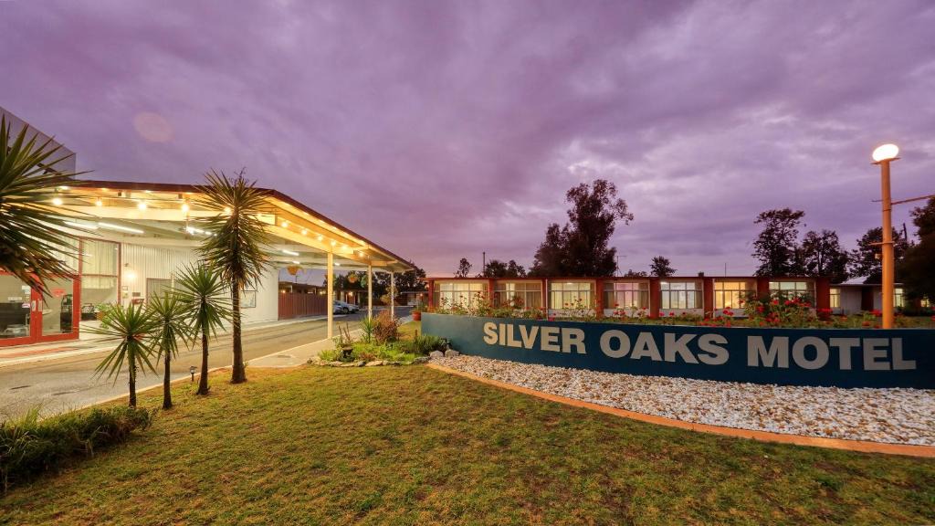 Gilgandra Hotel | Silver Oaks Motel