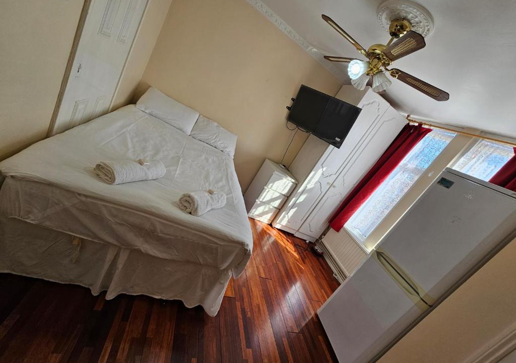 Haselbury House | Silver rooms