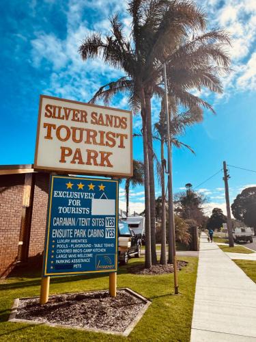Lakes Entrance Hotel | Silver Sands Tourist Park