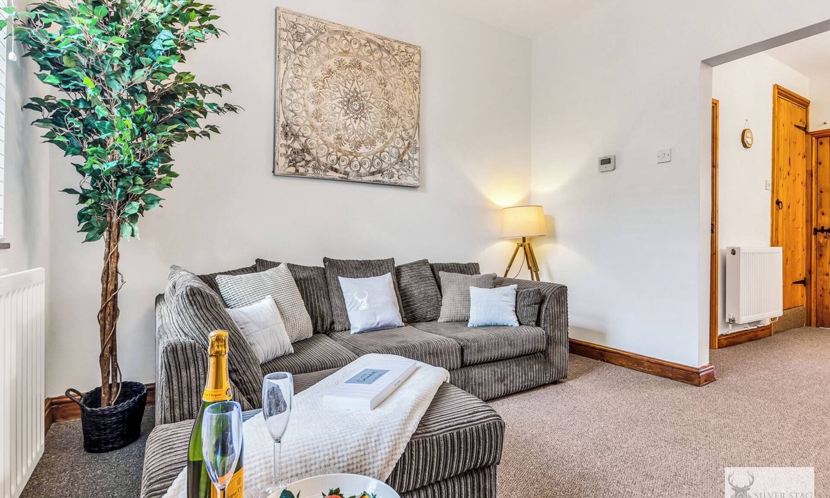 Coalville House | Silver Stag Properties, 3 BR Gem with 2 Baths