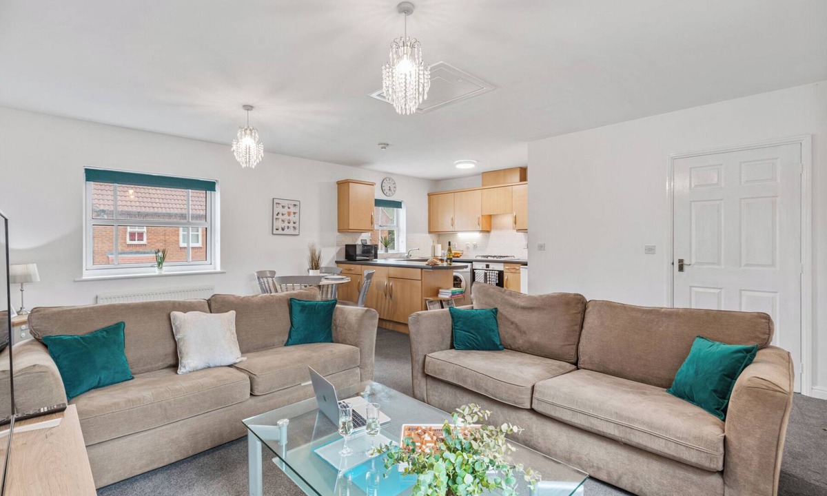 Edwinstowe Apartment | Silver Stag Properties, Modern 2 BR House