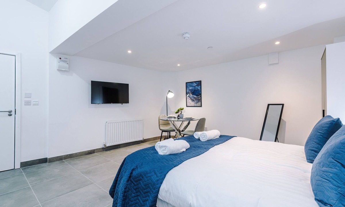 Bury Apartment | Silver Street | Large Studio Apartment