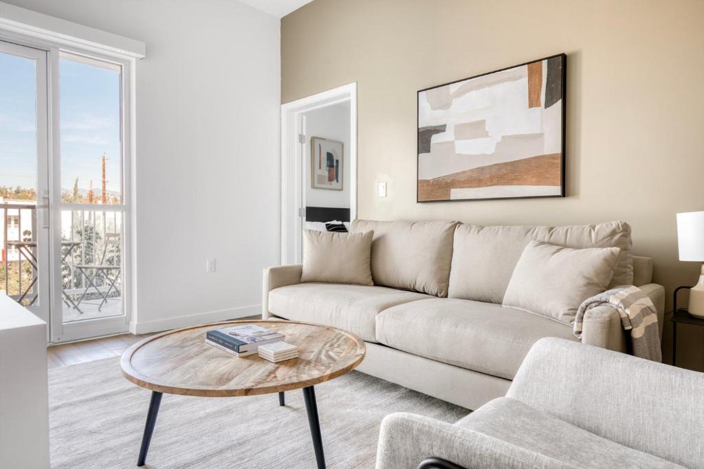 Silver Lake Apartment | Silverlake 1br w wd roof nr 5 10 freeways LAX-978