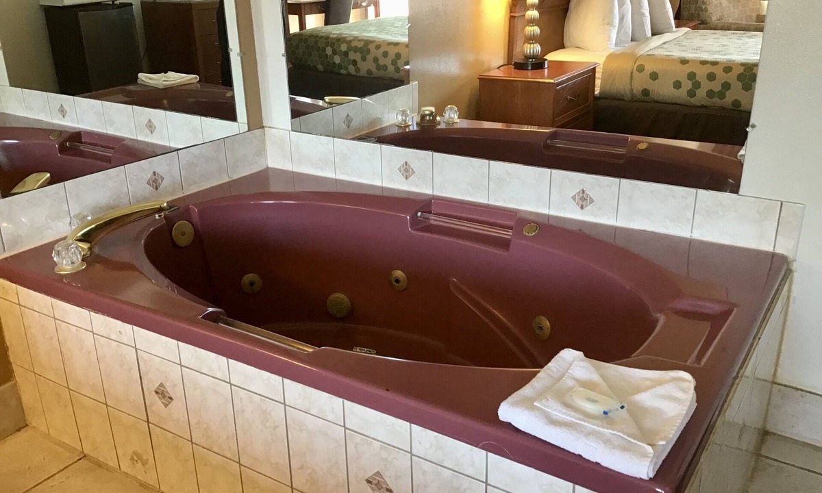 Outlook Hotel | SilverStone Lite