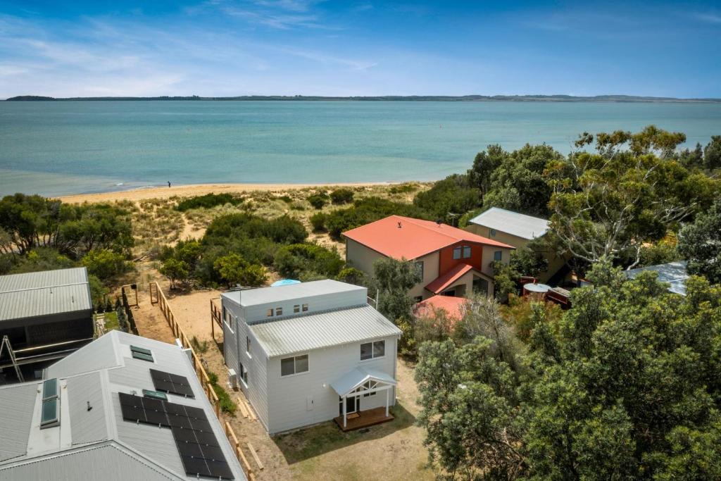 Silverleaves House | SilverTide Retreat