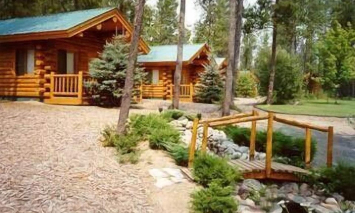 Coram Cabin | Silverwolf Log Chalet Resort