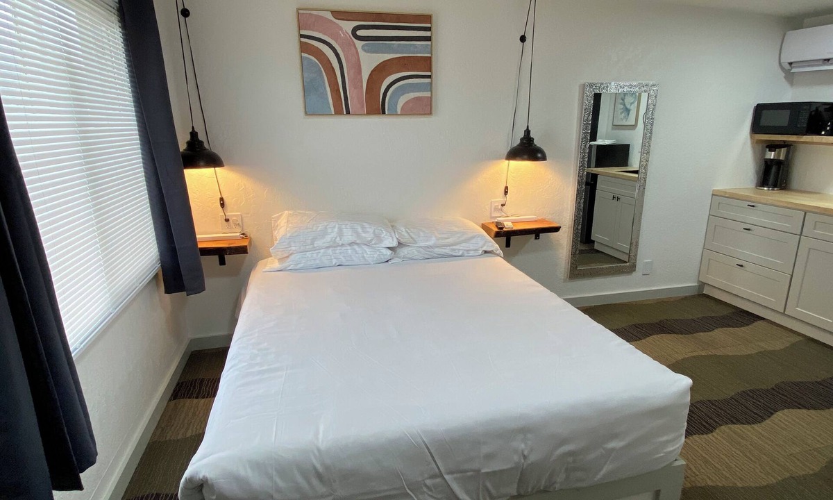Athol Hotel | Silverwood Lodge, 5 Min to Silverwood Theme Park: Room 1