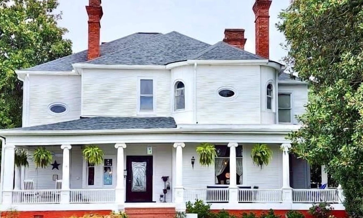 Toccoa Bed & Breakfast | Simmons-Bond Inn Bed & Breakfast