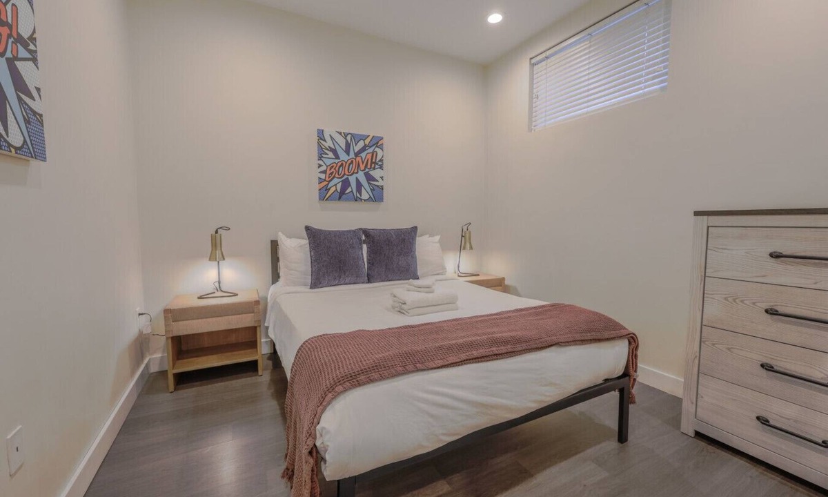 Theatre District Apartment | Simple 1br | Financial District | Keyless Entry