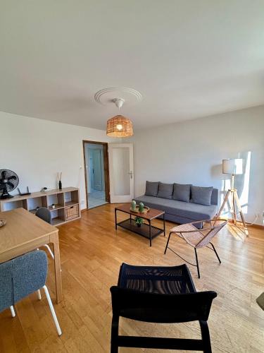 Seebach Apartment | Simple and Warm on Köschenrütistrasse