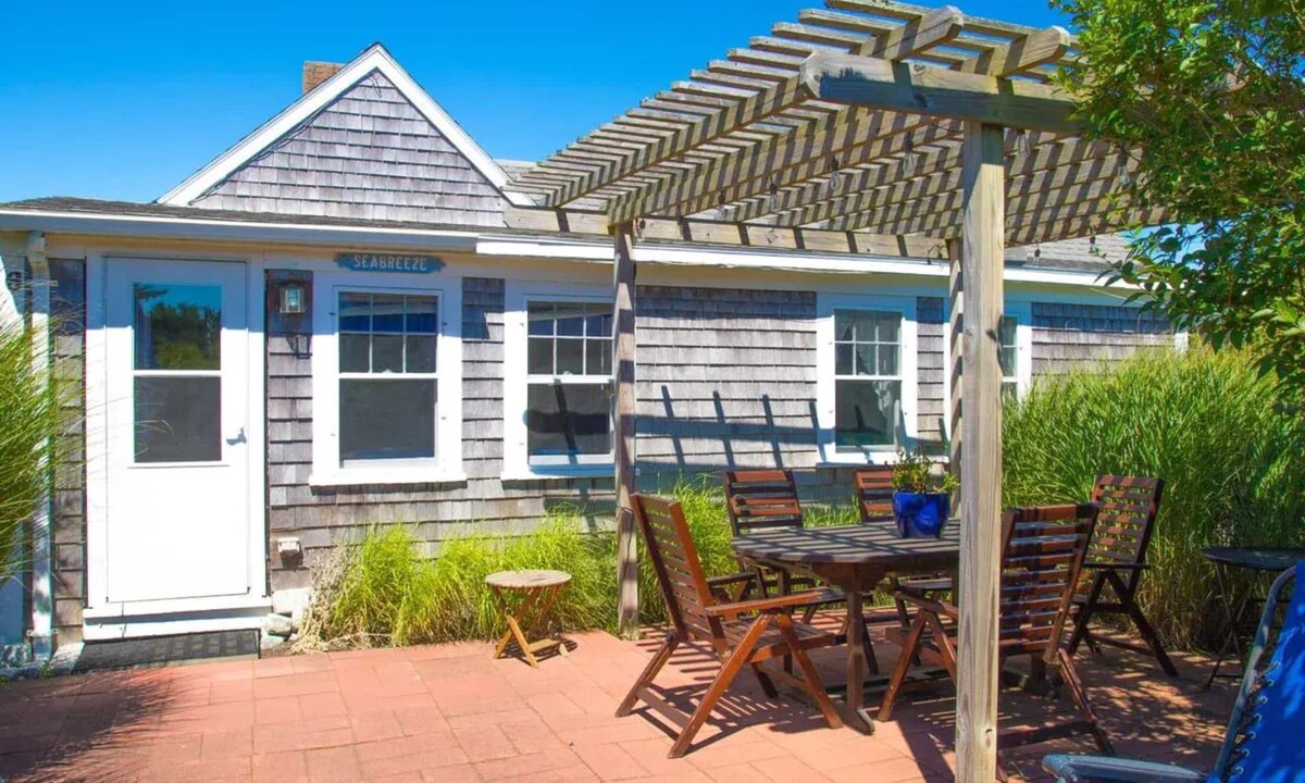 Surfside House | Simple beach cottage close to Surfside Beach