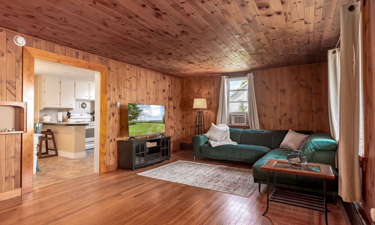 Lairdsville House | Simple Comforts – Family/Pet-Friendly Stay