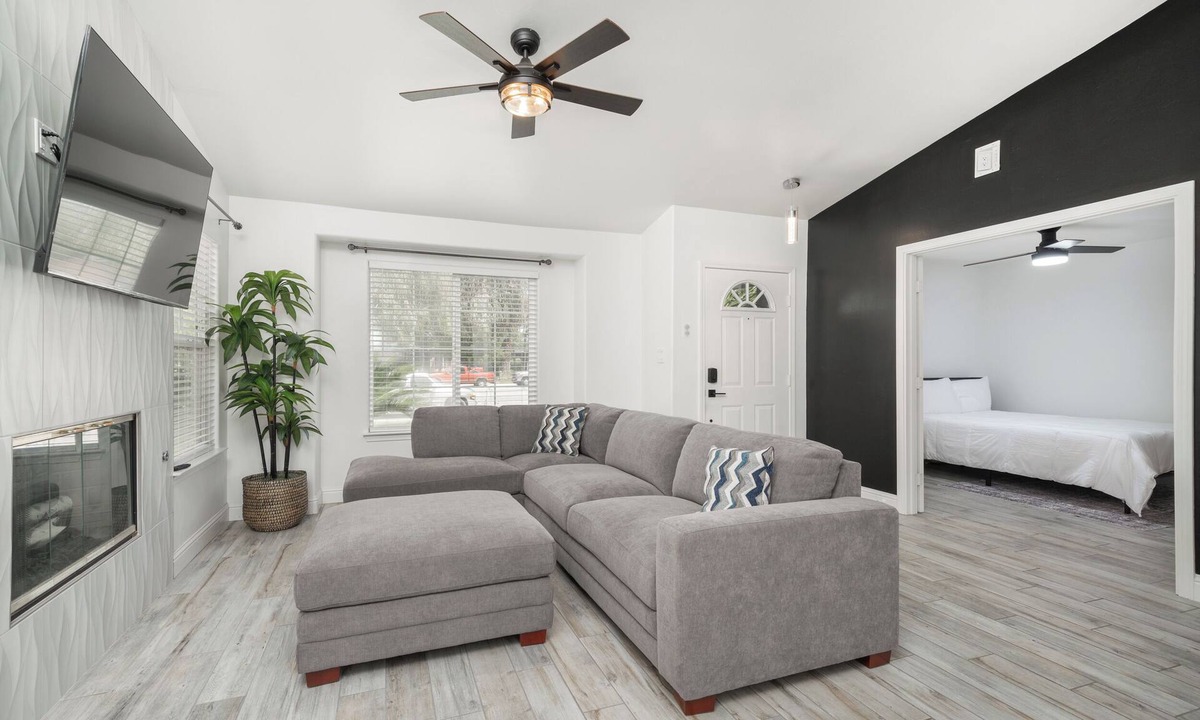 Pumpkin Center House | Simple Home for Work or Travel