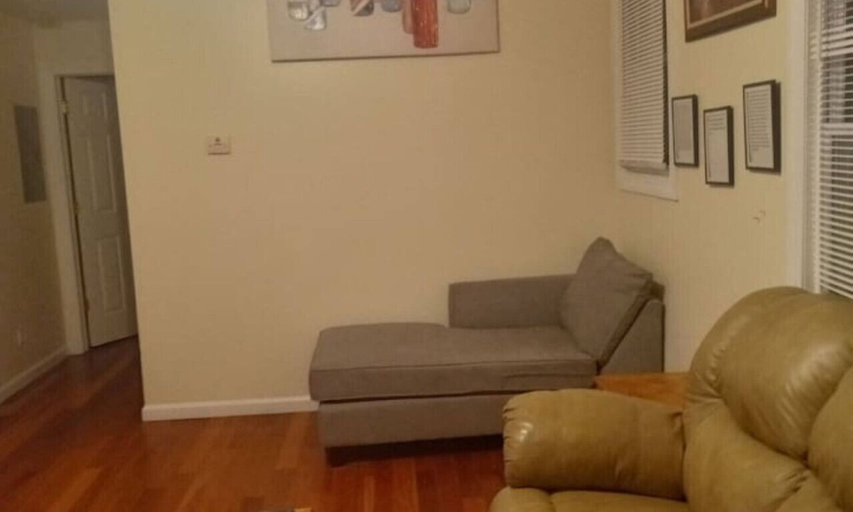 Niskayuna Apartment | simple one bedroom free parking