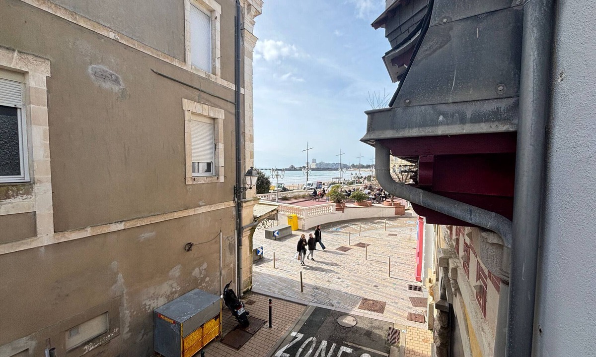 Les Sables d'Olonne Apartment | Simple studio near the beach with balcony