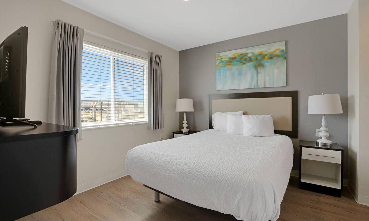 Far North Central Apartment | Simplicity At the Rim 1316 I Comfy 2 Bed 2 Bath
