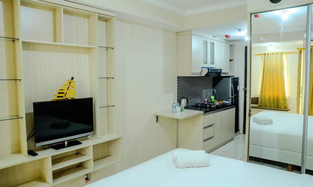 Panunggangan Utara Apartment | Simply Studio Room at Grand Serpong Apartment By Travelio