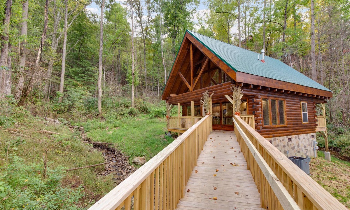 Gatlinburg Cabin | Simply Unforgettable by Jackson Mountain Rentals
