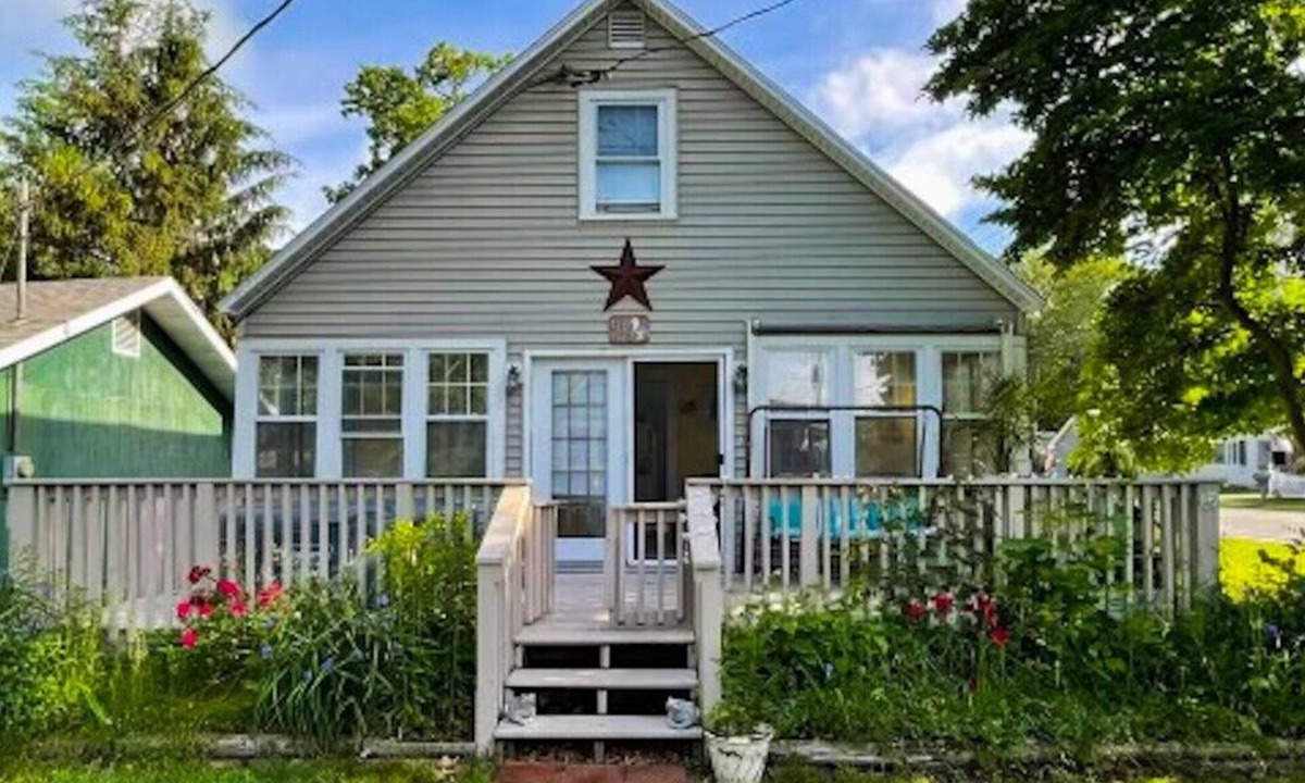Sylvan Beach House | Single Family Beach Home steps away from the beautiful Sylvan Beach