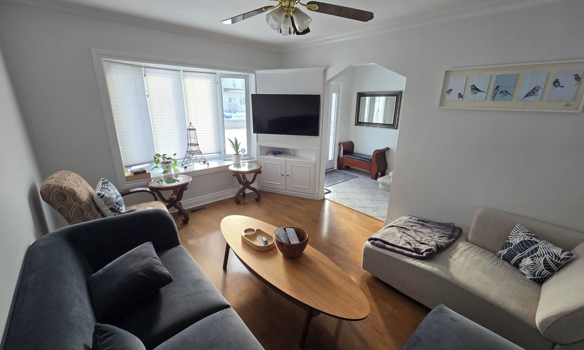 Alta Vista House | Single home close to downtown, hospitals, shops, and mall.