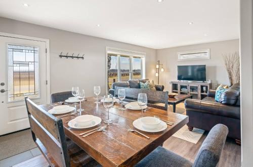 Virgil House | Single Level Vineyard Home | 6 PPL | Pet Friendly